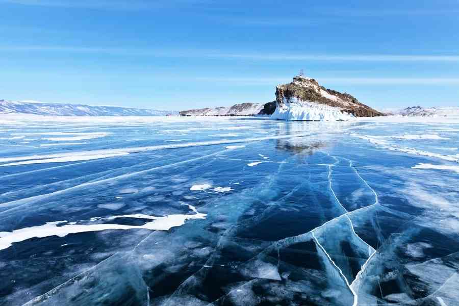 旅遊巴士墜入西伯利亞冰湖 七名中國人喪生