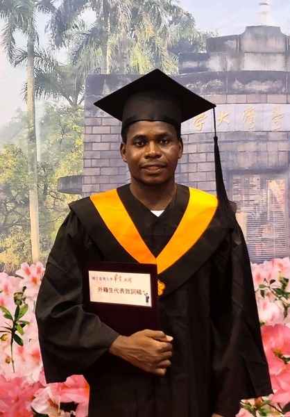 人生三挑戰 非裔生跨越重重阻礙獲台大學位