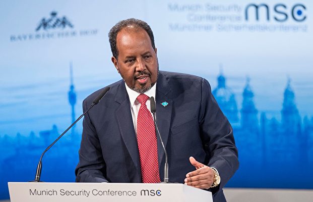 索馬里前總統哈桑‧謝赫‧馬哈茂德再次當選該國總統。圖為2016年2月14日，索馬里總統馬哈茂德在德國舉行的第52屆慕尼黑安全會議上發表講話。（THOMAS KIENZLE/AFP via Getty Images）
