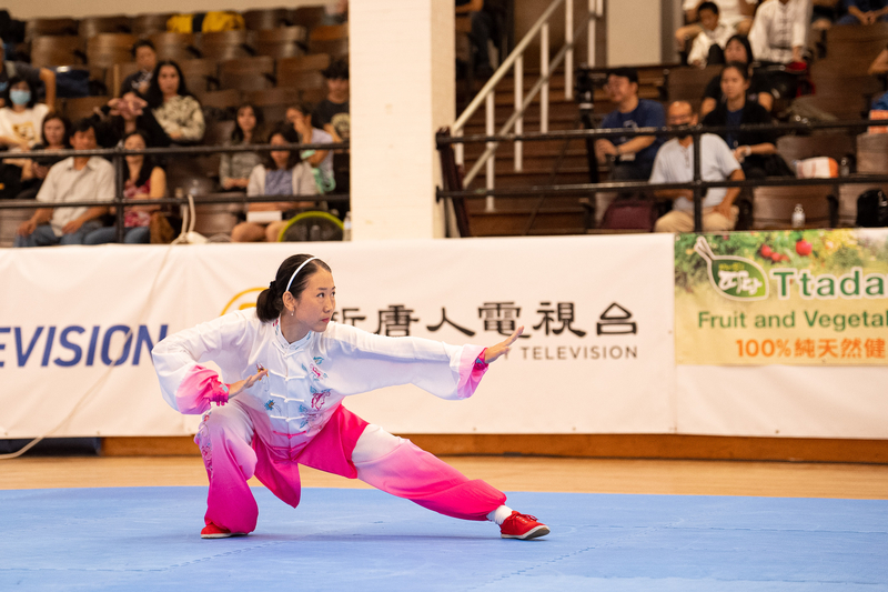 8月27日，來自中國的女子拳術組選手李春玲在第七屆「新唐人全世界中華傳統武術大賽」複賽中表演八卦六四掌。（戴兵/大紀元）