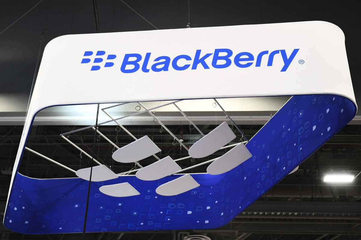 黑莓停止生產手機，將營運方向轉向網絡安全。（AFP）