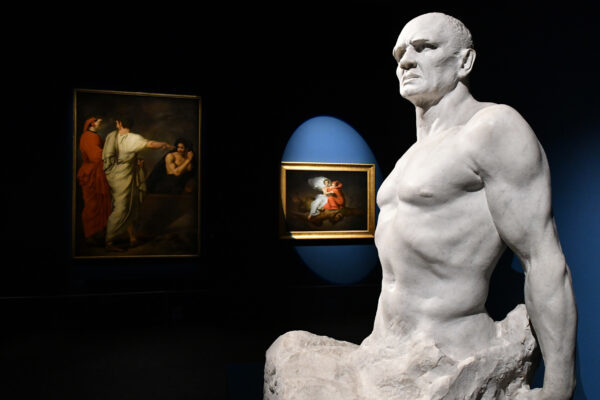 但丁  卡洛·豐塔納（Carlo Fontana）的作品《烏爾貝蒂的法里納塔》（Farinata of the Urberti），1901-1903年。大理石，72.8 x 41.3 x 36.2吋。國立現代藝術美術館（The National Gallery of Modern and Contemporary Art），羅馬。（Fabio Blaco/The Uffizi Galleries/烏菲茲美術館）