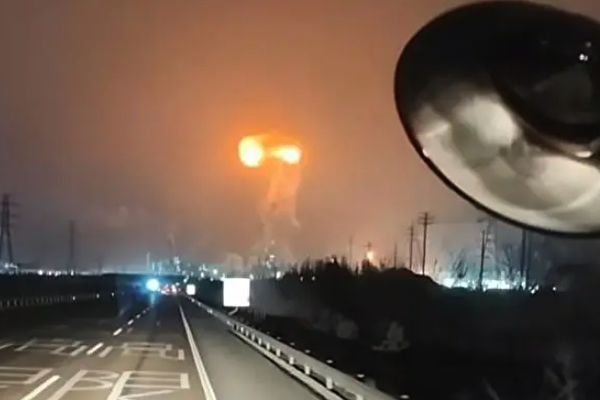 寧夏靈武一化工廠發生爆炸 驚現橙色蘑菇雲