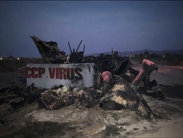 中共病毒雕像加州遭焚燬 陳維明誓言重塑