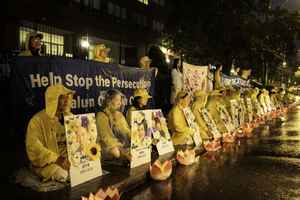 反迫害24周年 多倫多法輪功學員燭光夜悼
