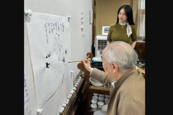 傳陸8旬書畫家遭37歲妻捲走20億 女兒稱父失聯