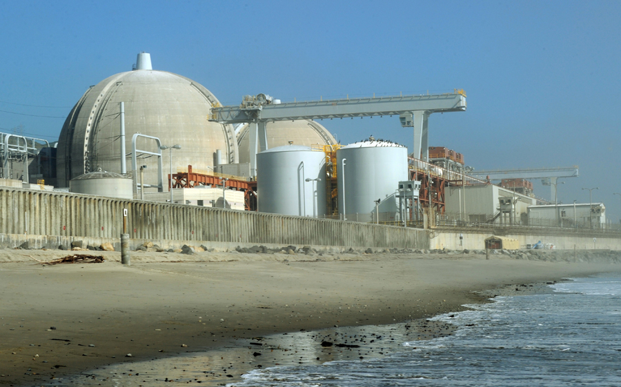 美國明尼蘇達州一家核電站去年洩漏了大約40萬加侖的放射性水。圖為位於加州聖克萊門特的聖奧諾弗雷（San Onofre）核電站。（Mark Rolston/AFP/Getty Images）