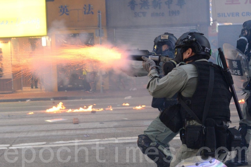  港警裝備大陸制催淚彈鎮壓學生 急救員被炸傷