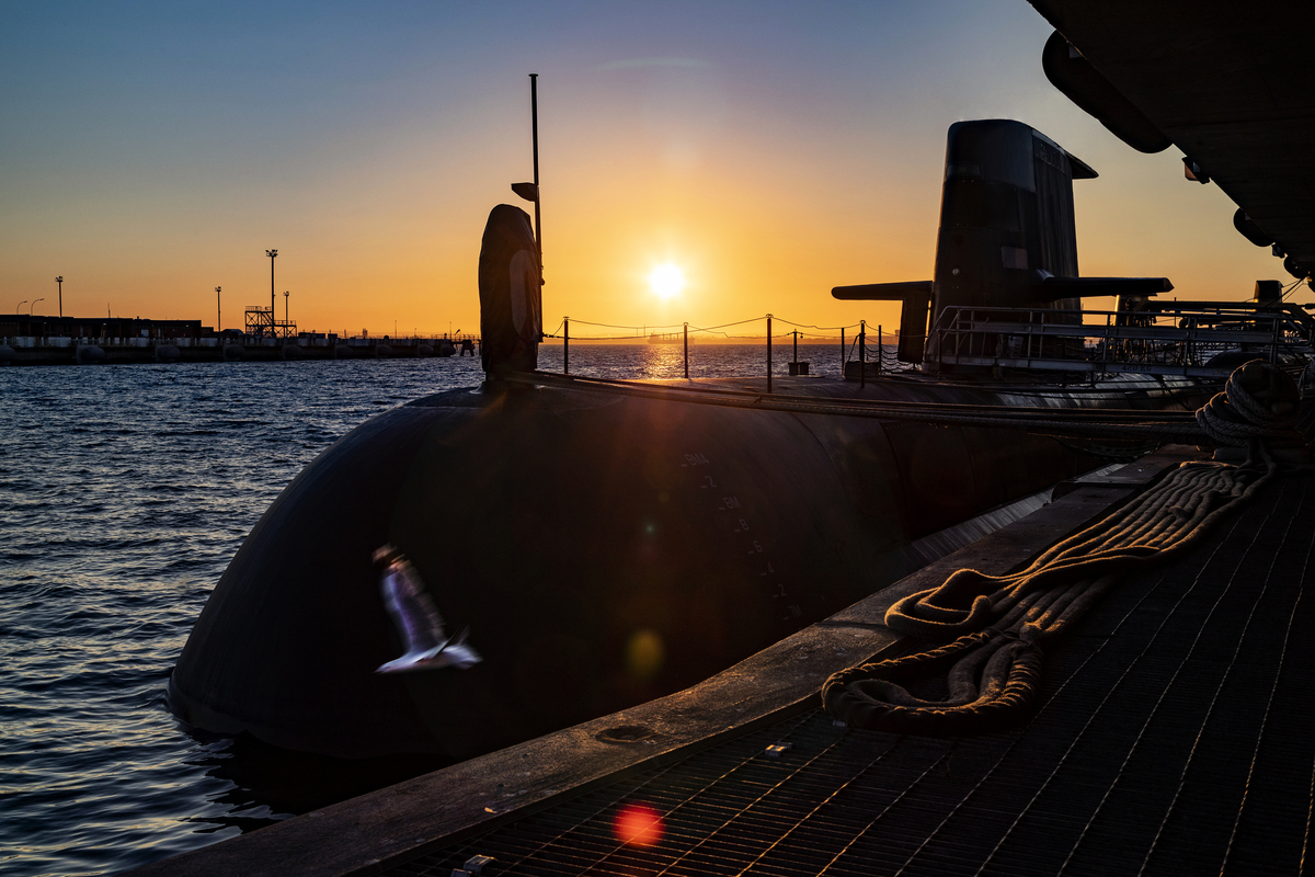 圖為即將被核動力潛艇取代的澳洲海軍常規動力潛艇停靠在位於南澳花園島的軍事基地。（POIS Yuri Ramsey/Australian Defence Force via Getty Images）