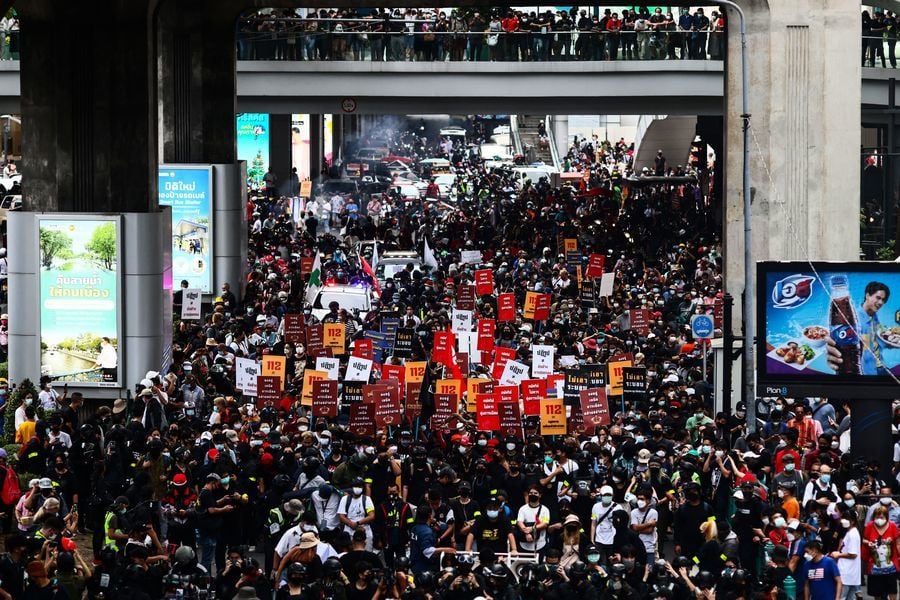 泰國學運領袖提改革王室訴求遭判違憲  民眾上街抗議（多圖）
