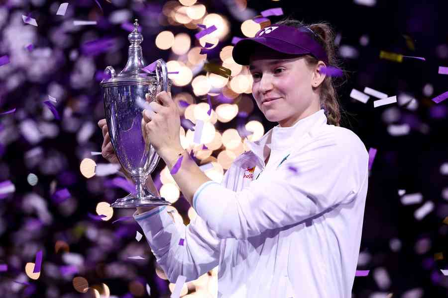 賴芭堅娜擊敗莎巴蘭卡 首奪年終總決賽冠軍