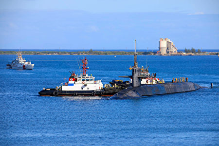 2022年1月15日，美國海軍彈道導彈潛艇「內華達號」（SSBN 733）抵達關島海軍基地。海軍表示，內華達號母港為華盛頓州基薩普基地，是一艘俄亥俄級彈道導彈潛艇，為難以探測的發射平台。（美國海軍提供）