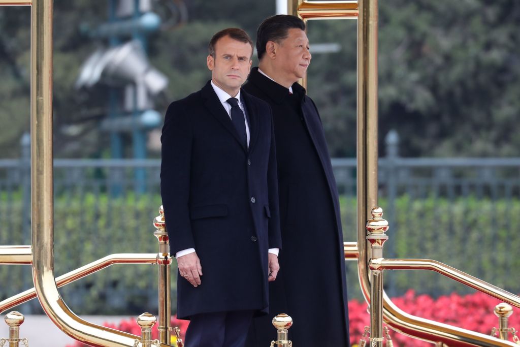 2021年10月26日，法國總統馬克龍（Emmanuel Macron）與習近平通話。圖為2019年11月6日，馬克龍訪問北京與習近平會面。（Ludovic Marin/POOL/AFP via Getty Images）