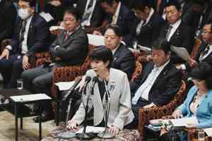 仁東方:高市早苗內政外交贏得好評