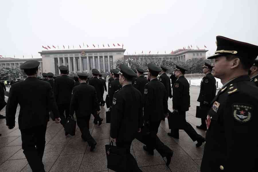 兩會中共軍方人大代表大減 首次未設副團長