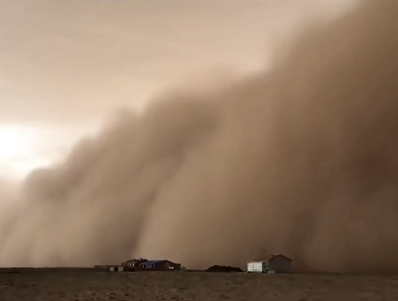 沙塵侵襲近半中國 北京罕現「藍太陽」