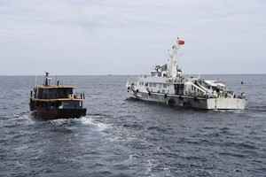 菲律賓：海警船和補給船被中共船隻撞上