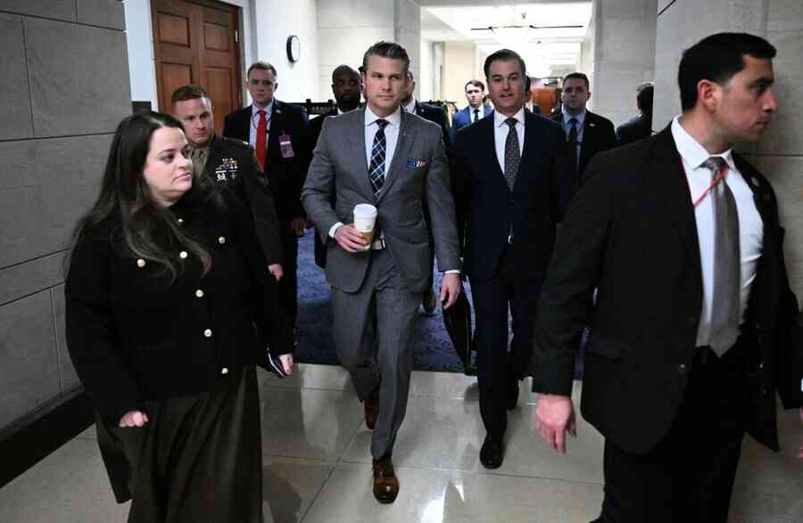 美潛艦在印度洋用魚雷擊沉伊朗軍艦