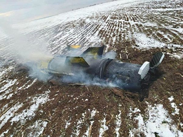 3月19日，烏克蘭軍方宣稱，在東部的盧甘斯克（Luhansk）地區，烏克蘭士兵用毒刺導彈擊落了一枚俄軍導彈。（烏克蘭國防部）
