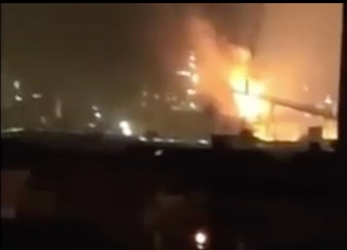 上海寶鋼廠區發生爆炸。（影片截圖）