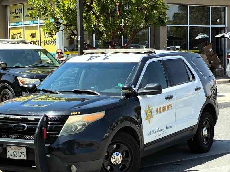 襲擊洛杉磯三退義工 歹徒被警方逮捕關押