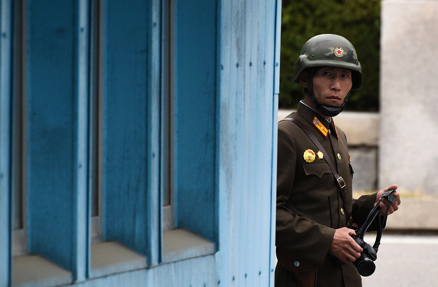 北韓士兵冒死越過非軍事區 向南韓投誠