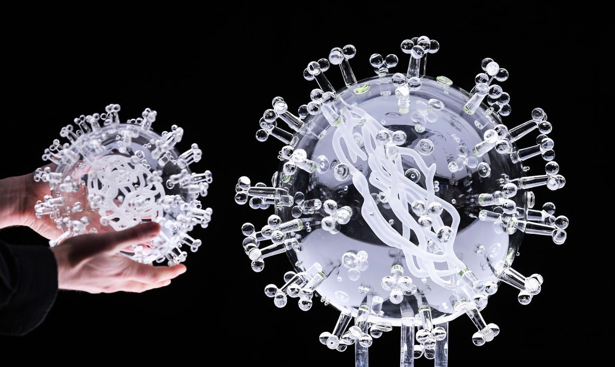 圖為病毒模型。（Finnbarr Webster/Getty Images）