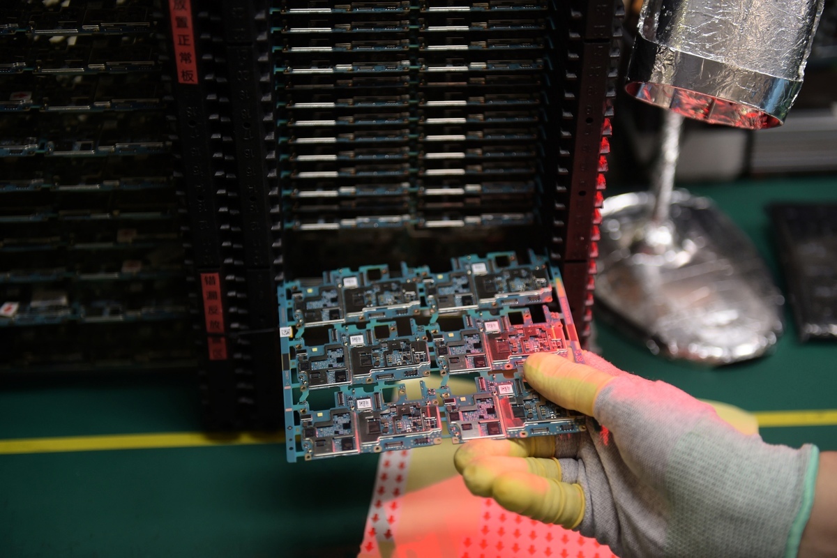 大陸一家半導體企業高管此前直言，大陸晶片產業在生產材料和設備等很多方面都不行，很難做到不依靠美日歐的自主生產。圖為示意圖。（NICOLAS ASFOURI/AFP via Getty Images）