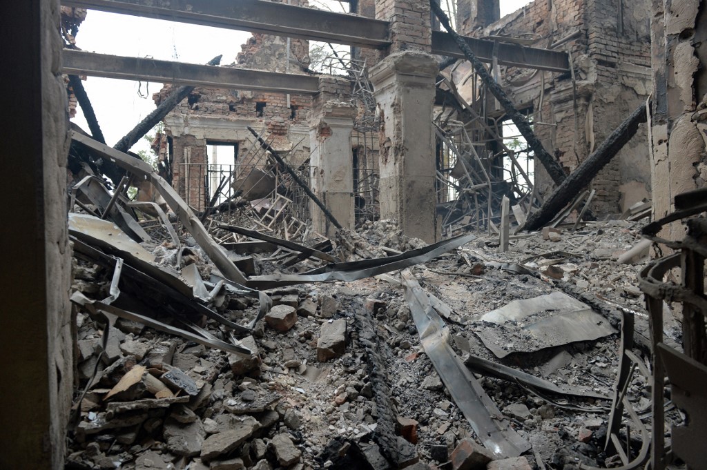 2022年2月28日，烏克蘭第二大城市哈爾科夫市中心不遠處的一所學校在戰鬥中被摧毀。（Sergey Bobok/AFP）