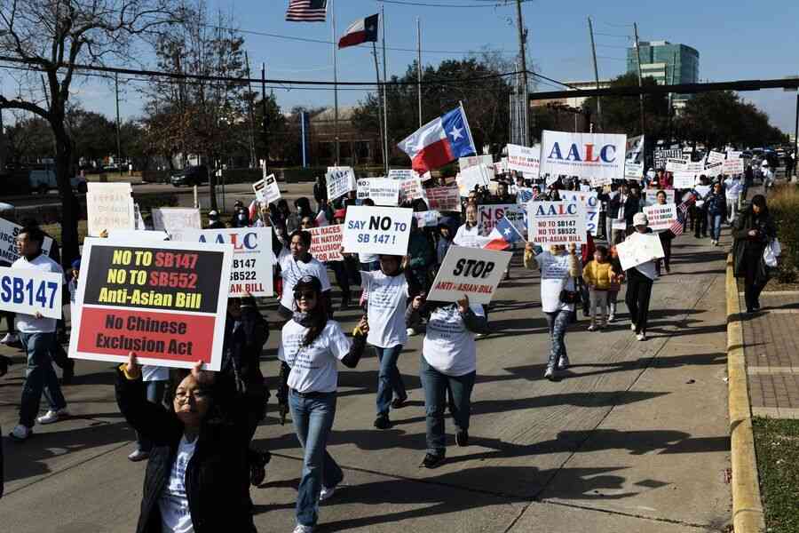 微信上掀起反「新排華法」風暴