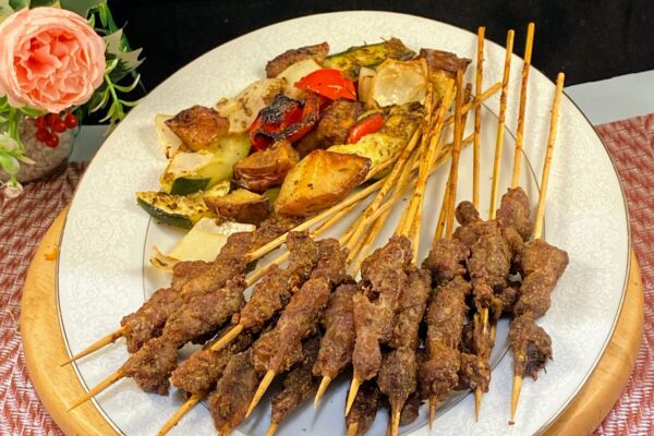 烤羊肉串。(梁廚美食提供)