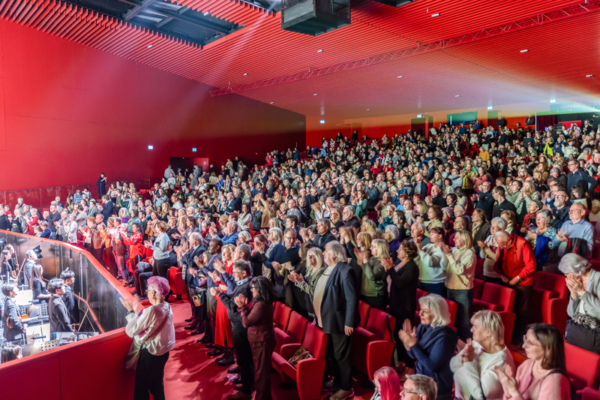 神韻維也納吸引多國觀眾 金融精英領悟救贖