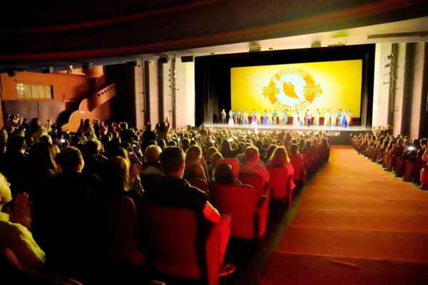 神韻感動阿根廷 精英讚信念跨越文化