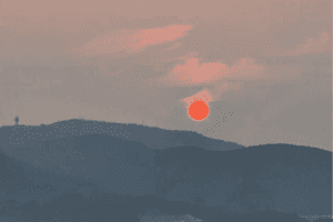 雲南天空驚現血色太陽登熱搜 網民:世界末日