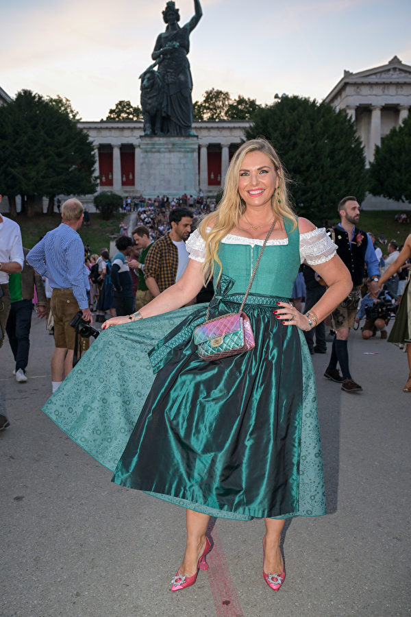 2023年9月17日，德國慕尼黑，網絡名人Sarah Brandner出席德國慕尼黑啤酒節（Oktoberfest）。（Hannes Magerstaedt/Getty Images）