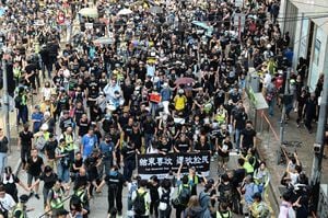 國際聚焦香港十一抗議 中共70年慶黯然失色