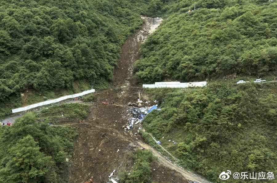 四川樂山發生山泥傾瀉 山腰礦井被掩致19人遇難