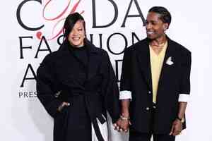 美國知名歌手Rihanna住宅遭槍擊 疑犯被捕