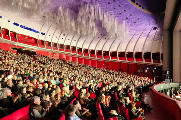 看神韻迎新年 意大利都靈演出大爆滿 精英讚佩