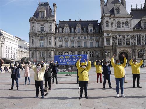 巴黎市政廳廣場上的正義之聲
