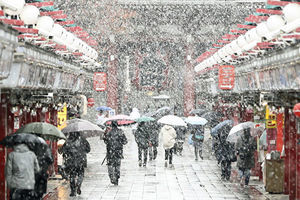 54年首次 日本東京11月降初雪