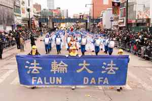 【圖輯】紐約新年遊行盛大登場 法輪功隊伍亮眼