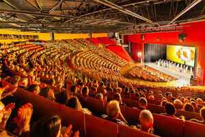 神韻里昂連爆滿 雕塑家盛讚藝術水準極高