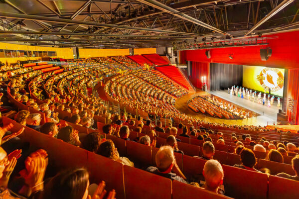 神韻里昂連爆滿 雕塑家盛讚藝術水準極高