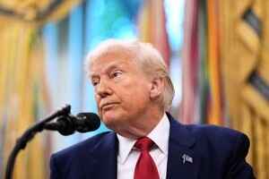 特朗普:以色列應暫緩對伊朗動武 以利核談判