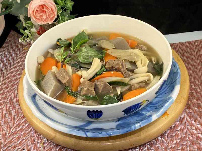 【梁廚美食】味噌蒟蒻牛舌湯～溫潤暖胃