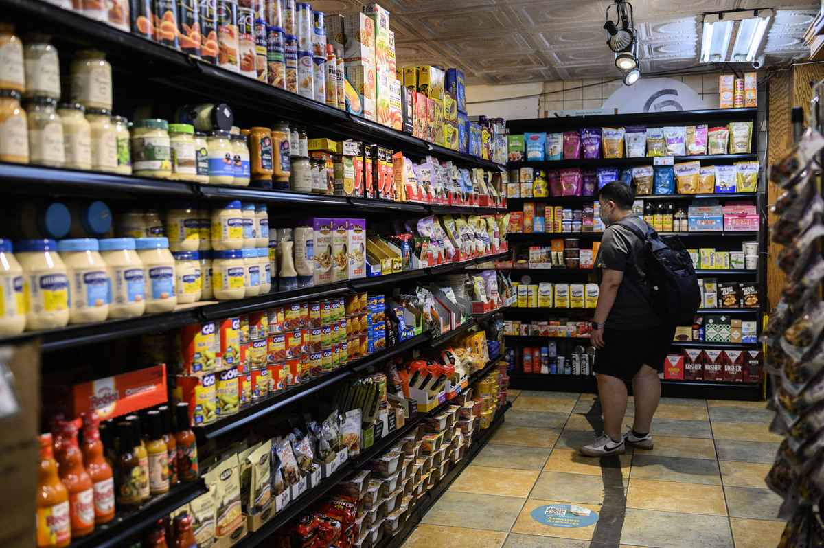 通貨膨脹期間，紐約的一家超市。攝於2022年7月3日。（ANGELA WEISS/AFP via Getty Images）