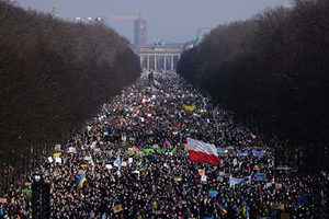【圖輯】數十萬人柏林示威 抗議俄羅斯侵烏克蘭