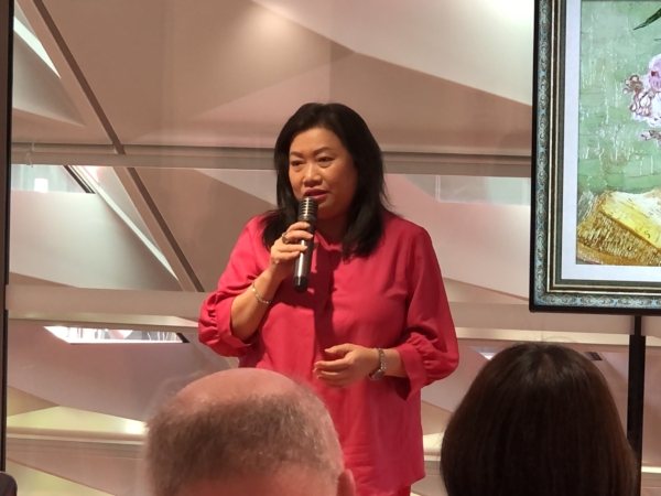 2025年10月4日,獲獎紀錄片《國有器官》在悉尼帕拉馬塔(Parramatta)區上映。自由黨聯邦候選人阮(Courtney Nguyen)在放映後發言。(李寒雪/大紀元)