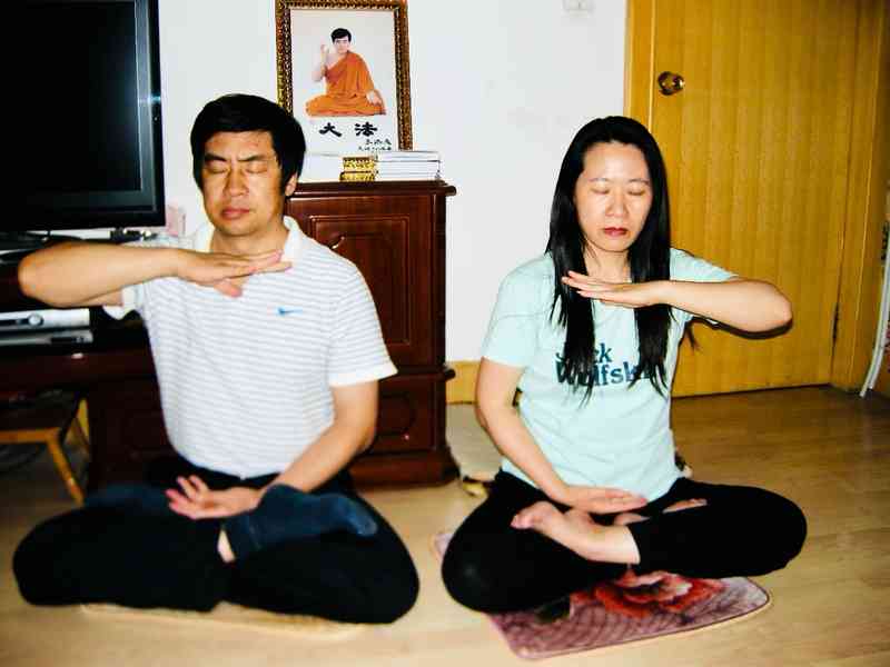 這對夫婦歷經磨難 義無反顧走在修煉路上